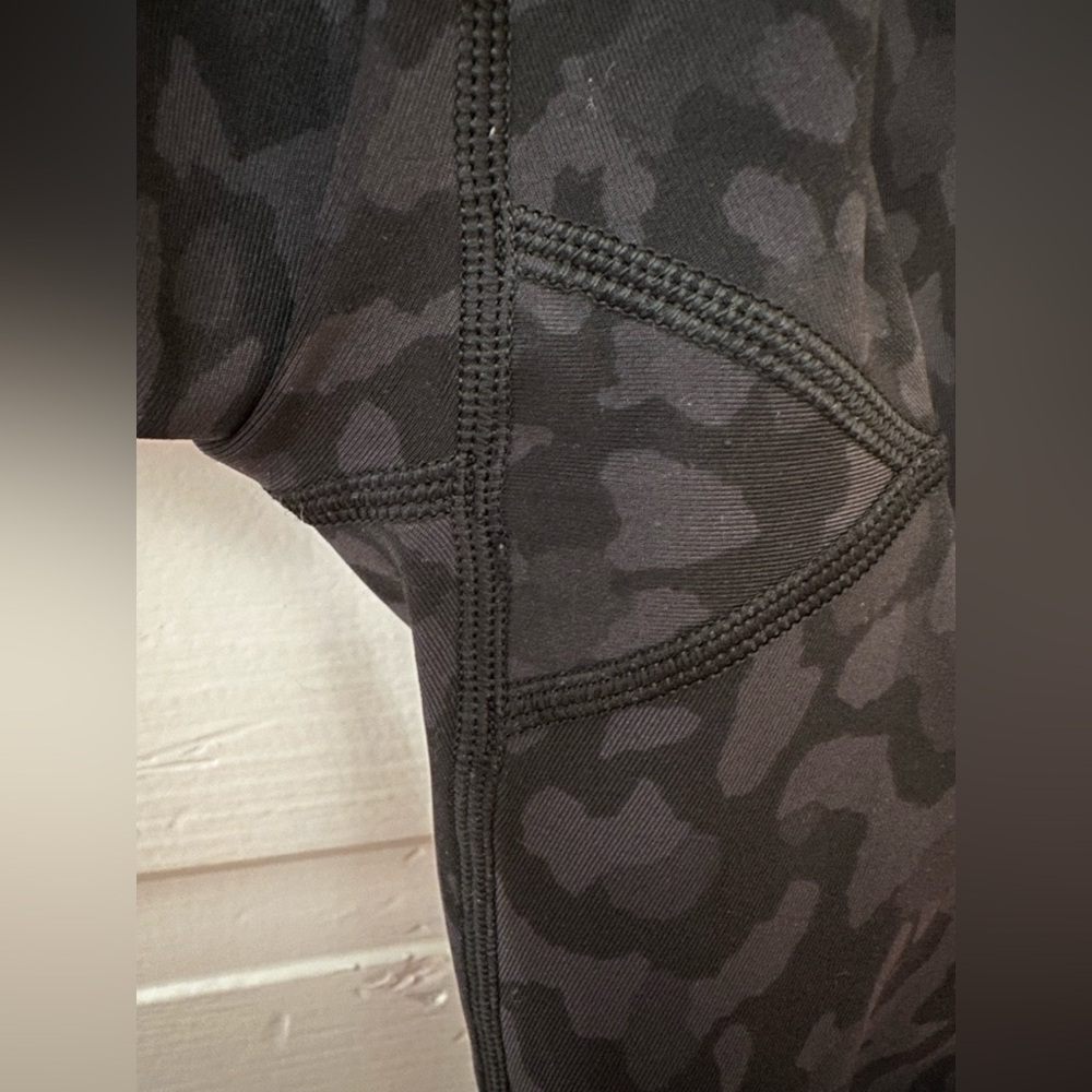 Lululemon Wunder Under Crop (High-Rise) 21"
Formation Camo Deep Coal Multi Sz 4 - Picture 5 of 6